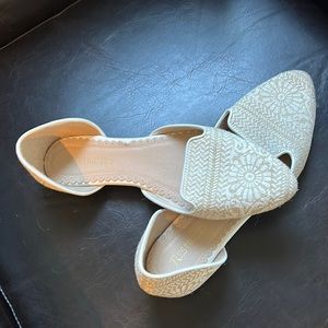 Size 10 Flat, White with gold design